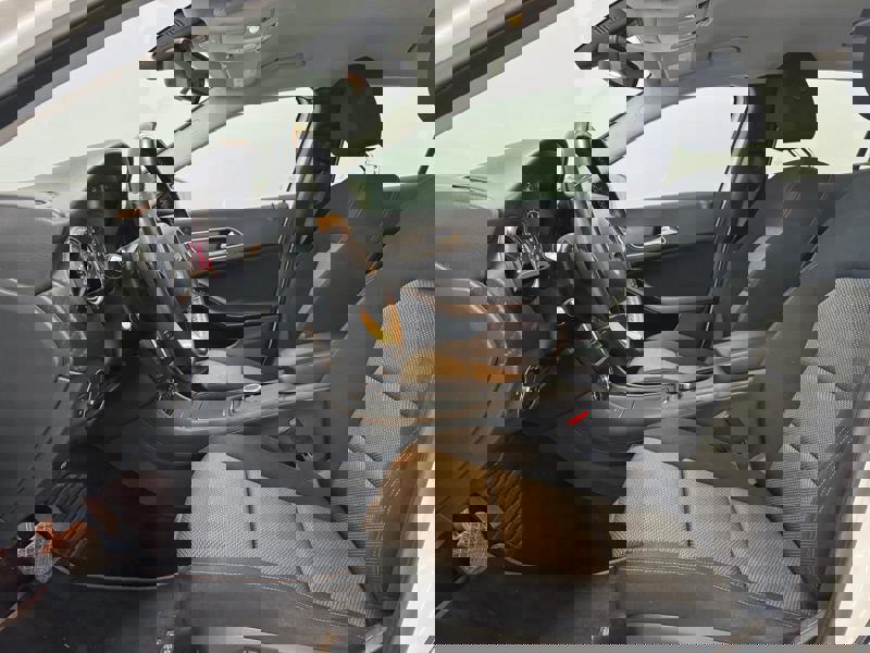 Image Mercedes-Benz GLA 180 Intuition  GLA 180 Intuition 180 Intuition